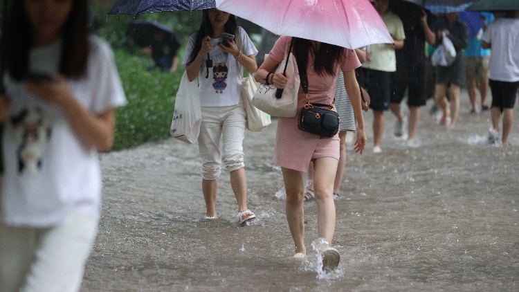 南方降水增強江南局地有大暴雨 中東部持續升溫