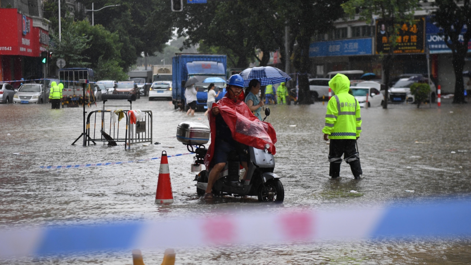 黃坤明主持召開視頻會議指揮調度強降雨防禦工作 全力以赴抓好暴雨防範應對和搶險救援各項措施落實 堅決守護人民群眾生命財產安全 努力把災害損失降到最低