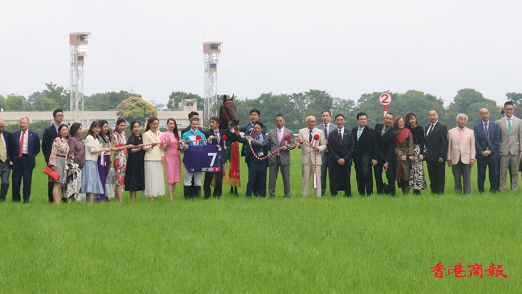 有片 | 勝出安田紀(jì)念賽 浪漫勇士為港爭(zhēng)光 日本馬迷歡喜若狂