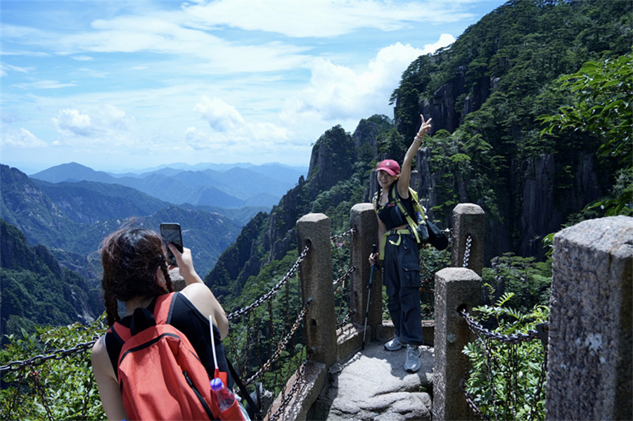 有片〡【大黃山365】黃山風景區：賞景納涼 舉家出遊成主流