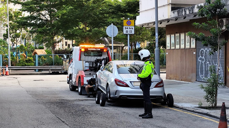 警方打擊違例泊車(chē) 拘一男發(fā)逾千張告票